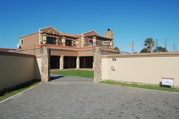 Welcome to your dream Tuscan Villa right here in Summerstrand, P.E. 

This solid family sized, double storey home built in the Tuscan ...