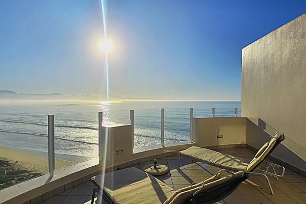 Luxury Penthouse Apartment for Rent
Available from 18 December 2024
R7500 per day

Experience coastal luxury at its finest in this ...