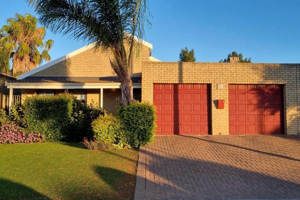 Located in the sought after The Crest, Durbanville, walking distance to the Graanendal ...