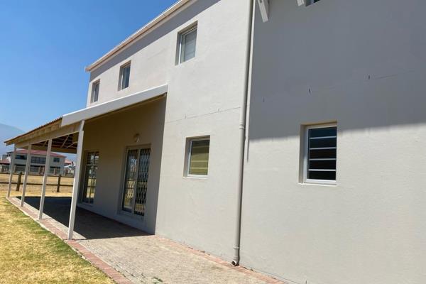 SOLE MANDATE

Spacious double storey 3 Bedroom Home, with build in cupboards.
2  modern bathrooms 
 
Spacious Open plan living ...