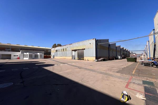 This  industrial warehouse in Clayville-Olifantsfontein boasts a gross lettable area of ...