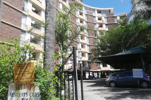 This two-bedroom flat, located on the fifth floor of a well-situated building on Jabu Ndlovu Street, offers stunning views and a ...