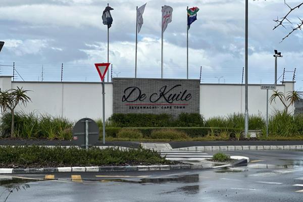 **De Kuile**
Kuils River - 2 Bed, 2 Bath, 2nd Floor, 65m&#178;

Units are Modern and Contemporary
Quartz Kitchen Counter ...