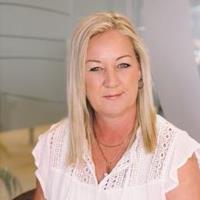 Agent profile for Clare English