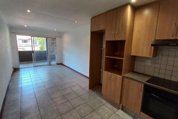 Offers from R630 000 - owner looking for R660 000.

Royal Oaks Complex boasts Beautiful, landscaped gardens and open spaces with gazebo ...