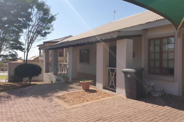 Modern 3 bedroom house with 2 and a half bathrooms.  Entrance hall, open plan living room and kitchen, scullery and laundry, dining ...