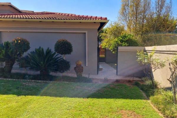 This farm lifestyle cottage offers, 2 spacious bedrooms, 2 bathrooms, kitchen, lounge and carport. 
 
Both Bedroom are tiled, main ...