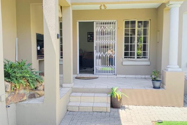 Discover your dream home in this delightful ground floor townhouse nestled in the heart of Glen Marais.

Boasting 3 spacious bedrooms ...