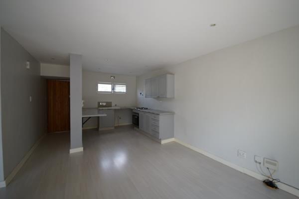 This lovely one bed apartment is very well situated with the Sandton CBD only 5 minutes ...