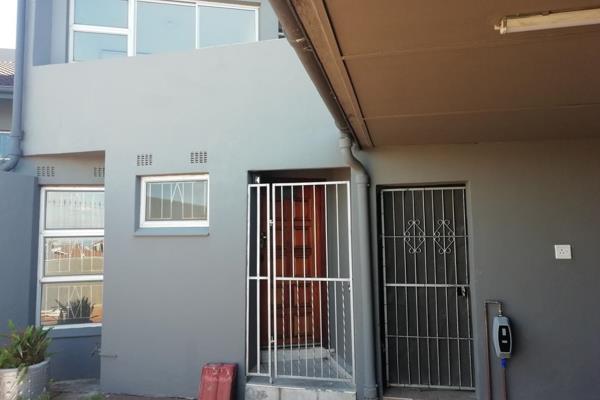 3 bedroom Duplex Flat 
1 ensuite with shower 
1 family bathroom 
1 Guest toilet
 Separate lounge 
Dining room 
Small garden in the ...