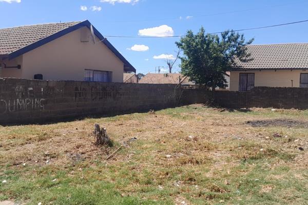 Vacant Stand for sale KAGISO ext 10

This vacant stand is perfect for building your family home or to start your own business. ...