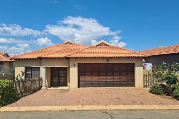 This lovely 3 Bedroom house is situated within a small secure estate in Hartbeespoort, close to all main roads, shopping centers and ...