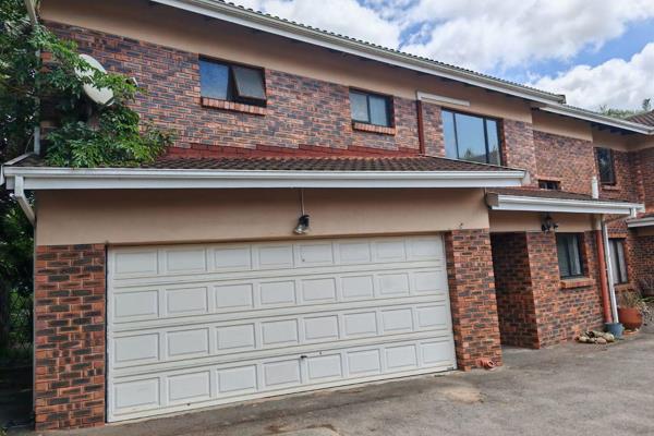 3 Bedrooms with BIC&#39;s
2 Bathrooms
Fully fitted kitchen
Lounge
Dining
Double lock up garage

Rental excludes electricity &amp; water