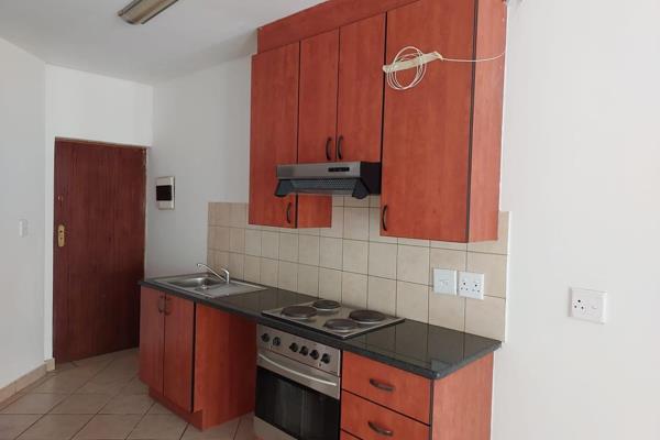 Situated on the 1st floor within Oukraal Estate, this apartment provides easy access and security. The estate boasts 24-hour security ...