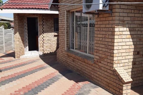 A beautiful and very neat house for sale in Madiba Park. This house is situated in a 371 square meter yard. It offers three spacious ...