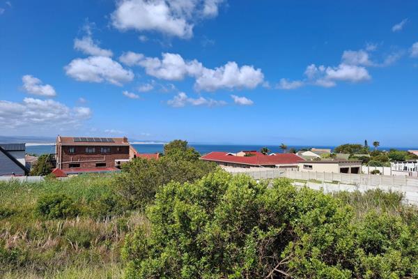 Almost 800 square meters of land with distant sea views at this price!!!

With access from the South West and its back to the wind ...