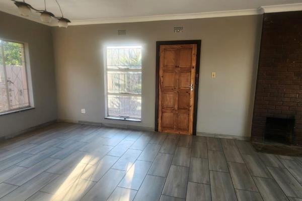 ??  Decent size kitchen
??  Big lounge and dining
??  4 Bedrooms 
??  2 &#189; Bathrooms 
??  Enough yard space
??  Double ...