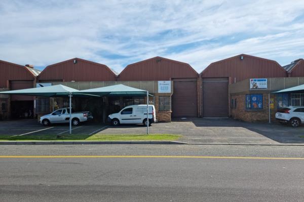 Warehouse with office TO LET in Railway Road Montague Gardens

•	Reception plus two ...