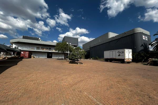 Very neat and modern industrial warehousing and manufacturing facility which is centrally located in Wynberg, Sandton with great ...