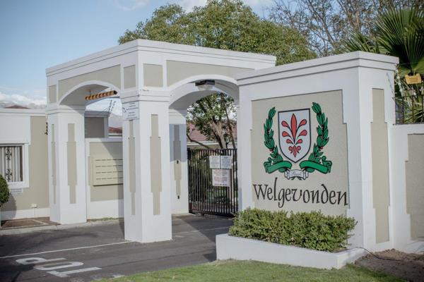 Exclusive Sole Mandate

Well looked after 3-bedroom house in the very popular estate, Welgevonden Estate in Paarl South. 
Located near ...