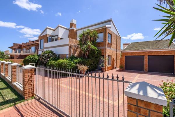 •	Entrance Hall
•	Lounge
•	Dining room
•	Family room
•	Open-plan kitchen 
•	Scullery 
•	Study
•	4 Bedrooms
•	3 ...