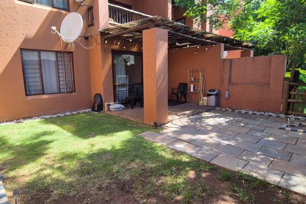 This lovely garden unit it situated at Serengeti Sands in Sunninghill.

The unit features the following:
-2 large bedrooms with ...