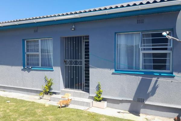 This property is located on a large corner stand just walking distance to Gansbaai CBD ...