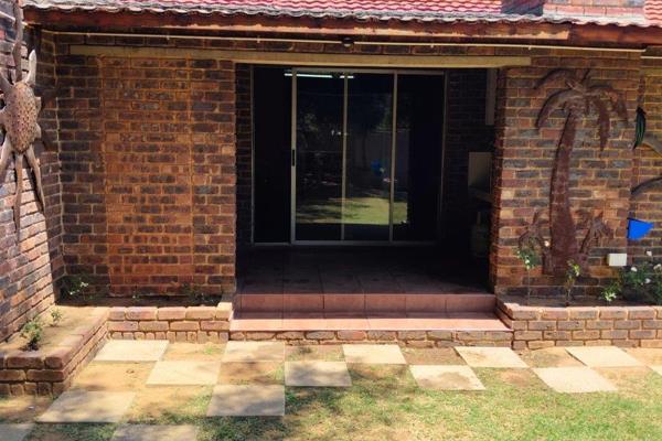 Flat Available in Crystal Park, Benoni

This cozy Batchelor   flat will be available from 1 November 2024 for R4000 per month, with a ...