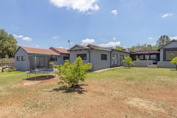 Have a large family? Or looking for a home with income potential? This gem, located on a quiet street and free from load-shedding ...