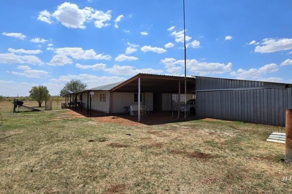 This 4.7-hectare smallholding, located 25km from Vanderbijlpark and Parys, offers the following:

Perfect for livestock farming with ...