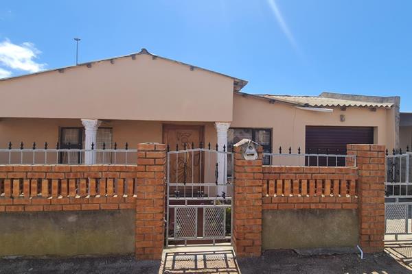 Stunning family home nested in Kwazakhele. This home offers four (4) bedrooms - with two (2)bedrooms fitted with built-in cupboards. ...