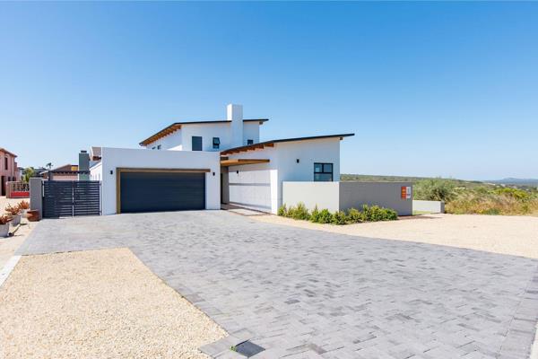 Joint Mandate: 
This beautifully designed new build offers the best of modern coastal ...