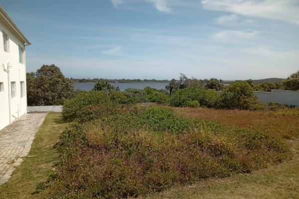 Lovely lagoon, sea and nature reserve view from this level stand.

Walking distance from the beach and small shopping center.