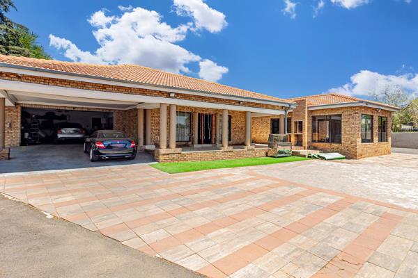 Introducing a Luxurious 4 Bedroom House in Lambton!!!!
This massive house is suitable ...