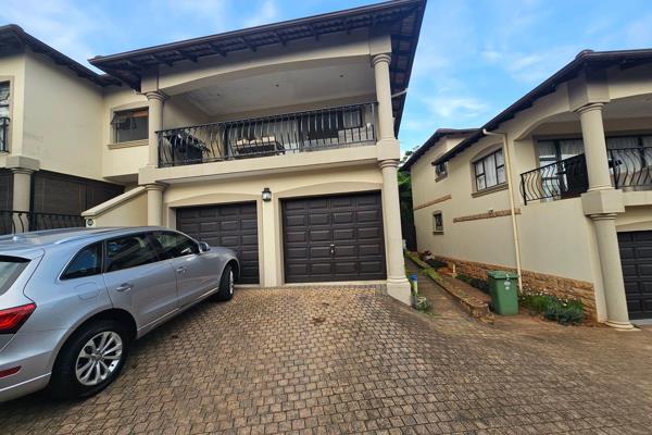 Multi level modern home in sought after estate boasting direct access to Umhlali Country club and golf course. 

Downstairs offers 1 ...