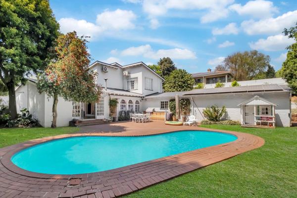 Offers from r4.599m
Nestled on a peaceful street and surrounded by lush trees, this property offers the perfect blend of city ...