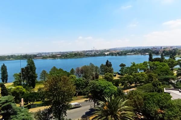 This unit offers a serene lifestyle with breath taking views over the lake.  Three well sized bedrooms  with built-in cupboards and two ...