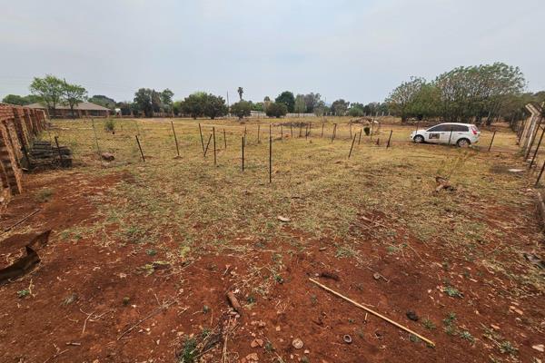 Exclusive mandate!

Great  investment 
Lovely piece of land available for Sale in The heart of Raslouw 

8790 m/2 plot in

No services ...