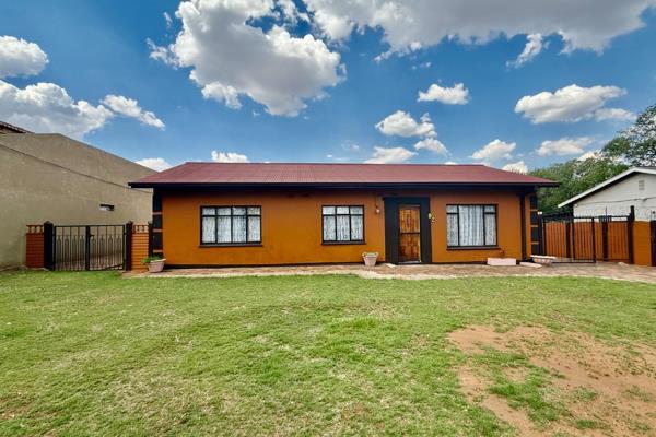 Neatly renovated family home up for sale in Vanderbijlpark CW3. Walk in and fall in love with the modern touches throughout! 3 ...