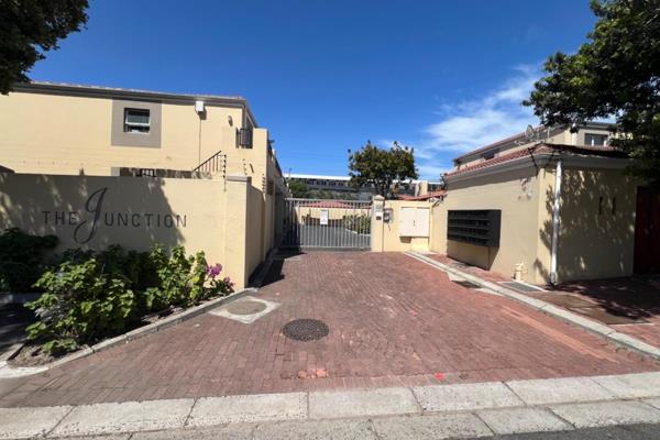 This apartment offers great serenity with view of table mountain. Situated in a prime ...