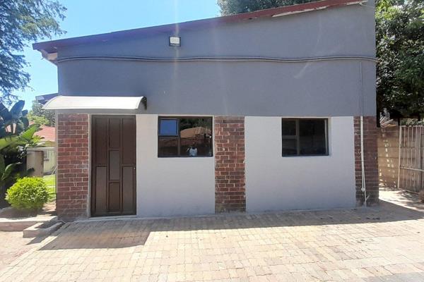 Lovely 2 bedrooms 1 bathroom cottage on private property available in Raumarais Park in Bramley for R7500 per month including water in ...