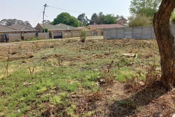 This vacant land in Strubenvale offer
Vacant land 639m
Zoned – Business 2
Development
Small 2 story apartments
4 Double story duplexes ...