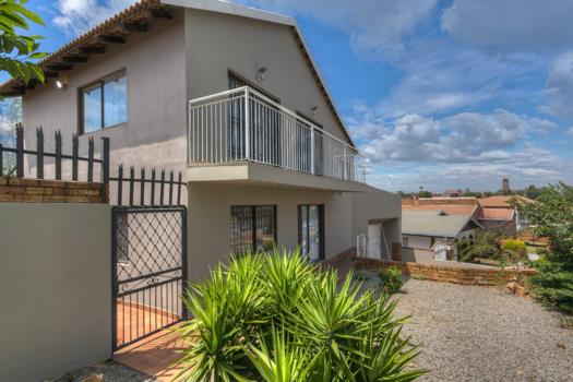 3 Bedroom House for sale in Sophiatown