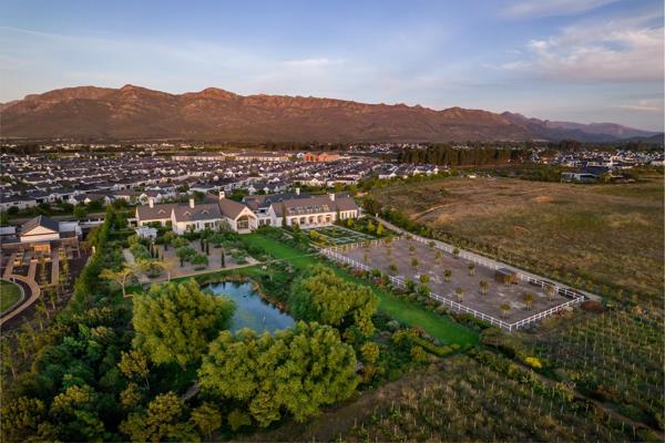 Exclusive joint mandate - Price excludes VAT.

Nestled within the prestigious Val de Vie Estate, this exceptional property invites ...