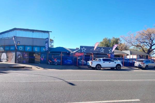 Situated in the vibrant heart of Verwoerd Park&#39;s prime business area, this commercial property stands as a lucrative investment ...