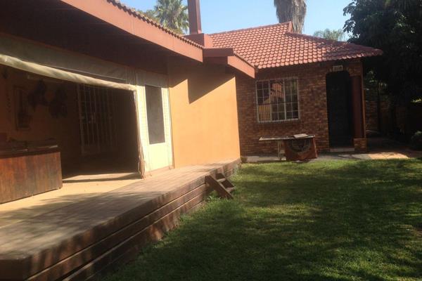 lovely 3 bedroom 2 bathrooms double garage big Lapa with Jacuzzi ,braai and beautiful garden Available 01 December 2024