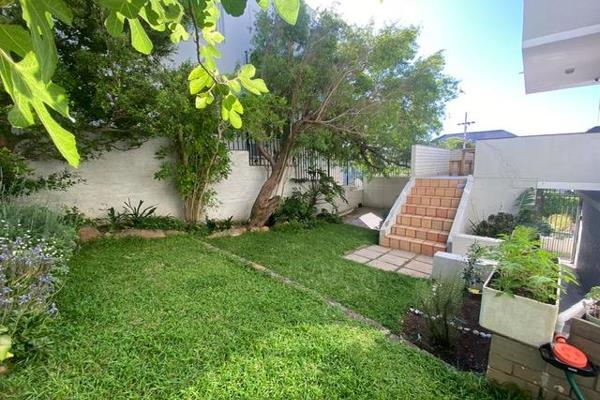 Lovely secure 2-Bed/2-Bath 98sqm Apartment with large private Garden, a lock-up Garage + ...