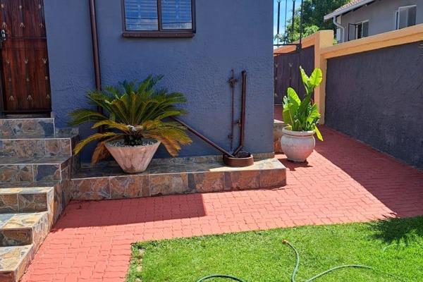 Beautiful 3 bedroom house with two bathrooms situated close to Midrand, Pretoria and 0R ...