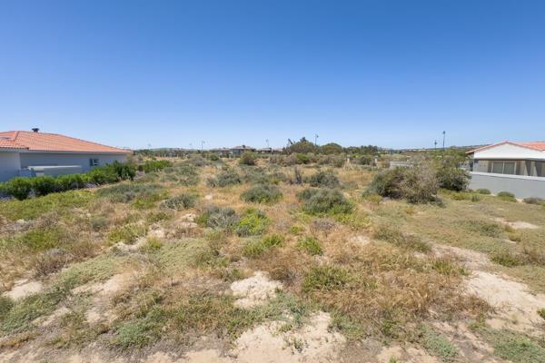 Discover the pinnacle of luxury living in Langebaan Country Estate. This exclusive 825sqm stand, nestled in a tranquil cul-de-sac ...