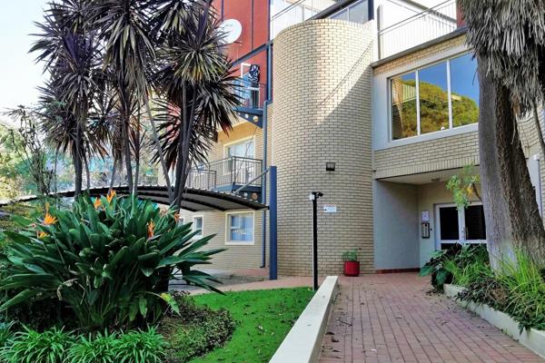 Spacious 3-bedroom 3-bathroom duplex apartment situated in a secure complex in Kent Avenue, Ferndale.
Downstairs entrance hall includes ...